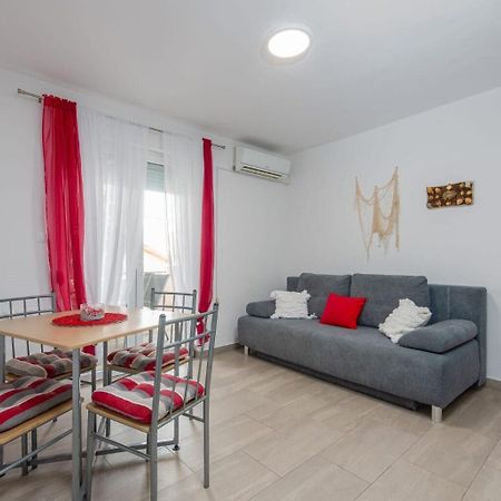 Apartments Mil - 30 M From Beach Ribarica Extérieur photo